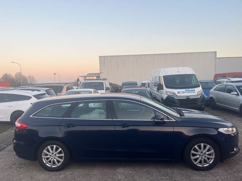 Gebraucht Ford Mondeo Titanium 179 PS (131 kW) 2018 Blau Limousine