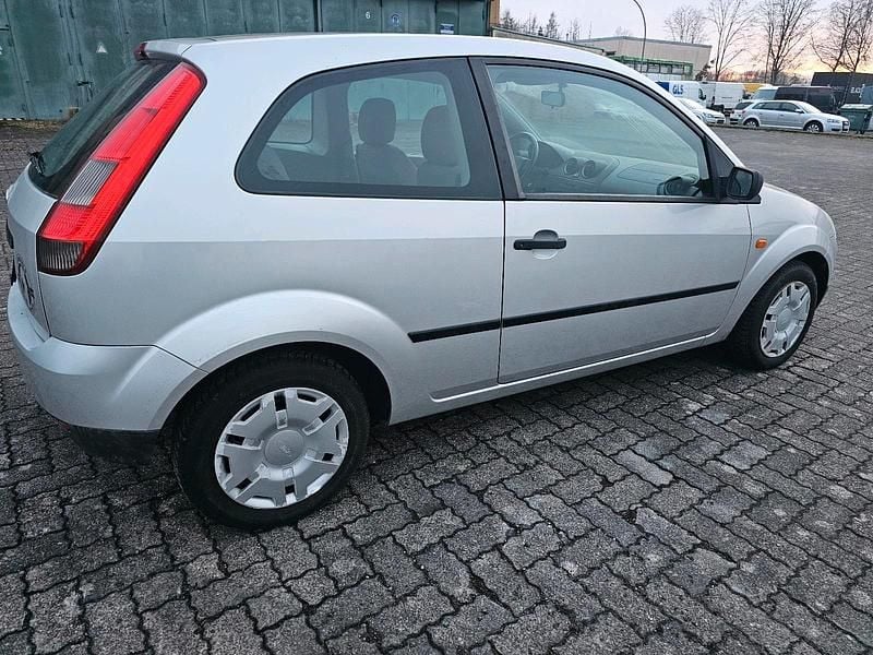 Gebraucht Ford Fiesta 60 PS (44 kW) 2004 Grau Kleinwagen