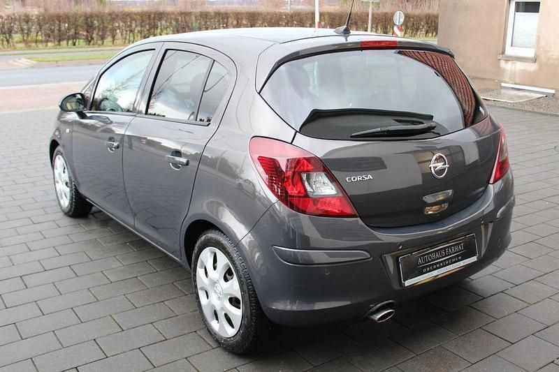 Gebraucht Opel Corsa Color Edition 101 PS (74 kW) 2014 Grau Limousine