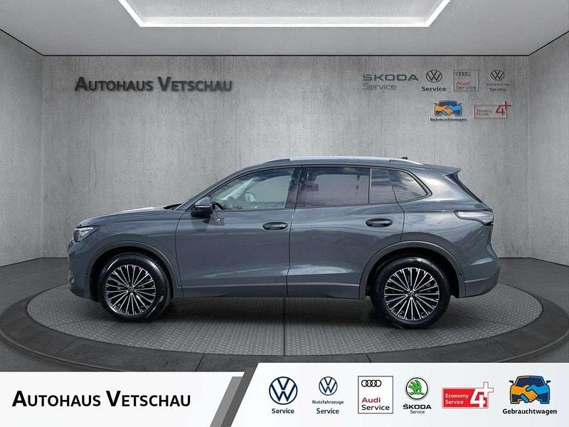Delfingrau (grau) Gebraucht 2024 VW Tiguan Life SUV | 40.990 € - Bild 1/4