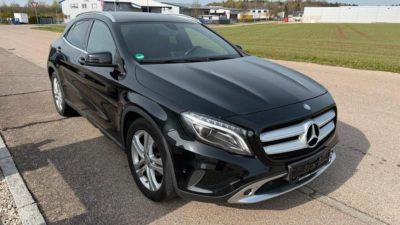 Gebraucht Mercedes GLA200 136 PS (100 kW) 2015 Schwarz SUV