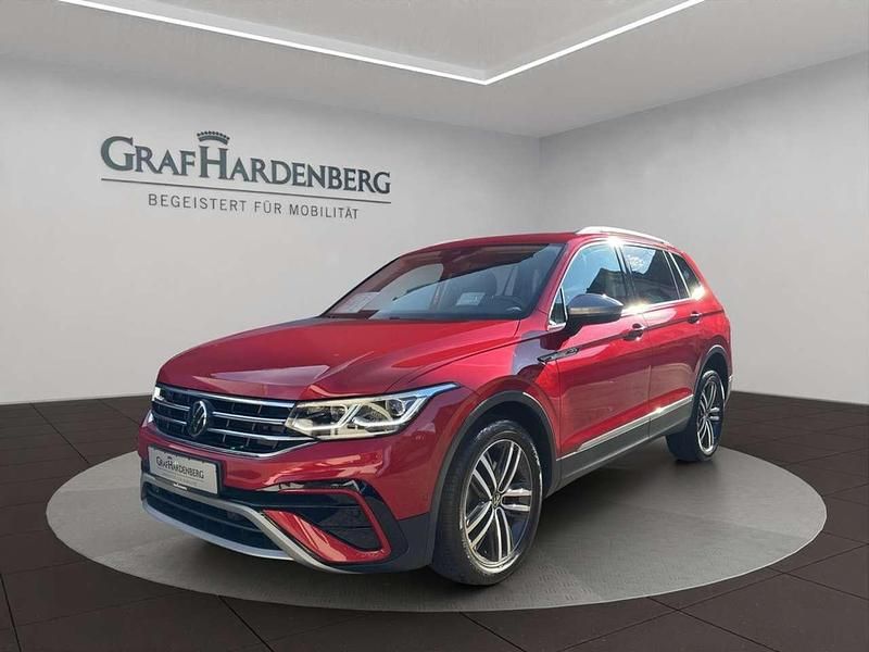 Rot Gebraucht 2022 VW Tiguan Allspace Elegance SUV | 41.444 € (Etwas zu teuer) - Bild 1/4