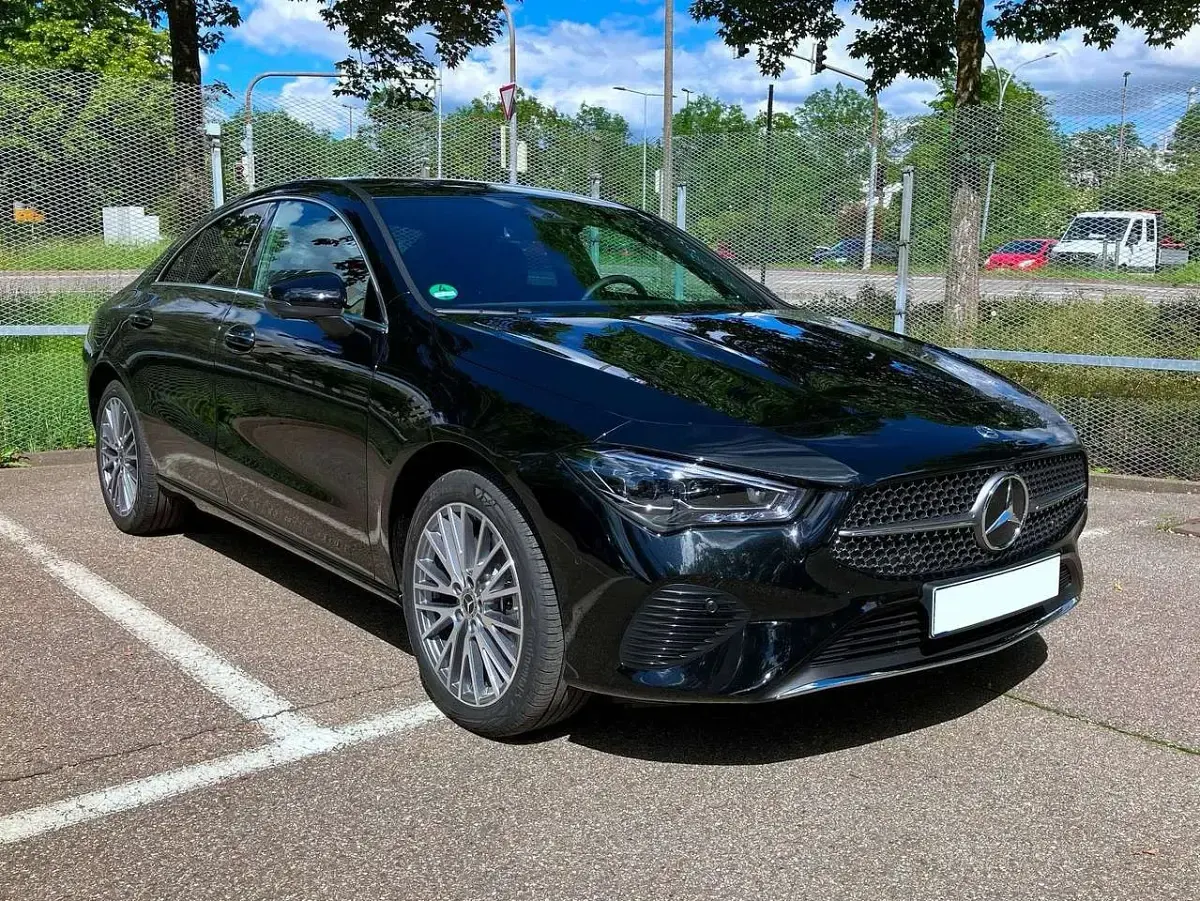 Gebraucht Mercedes CLA250e 218 PS (160 kW) 2024 Schwarz Coupé