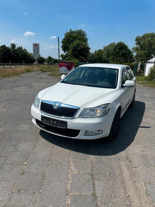 Weiß Gebraucht 2011 Skoda Octavia Kombi | 3.550 € (Superpreis) - Bild 1/4