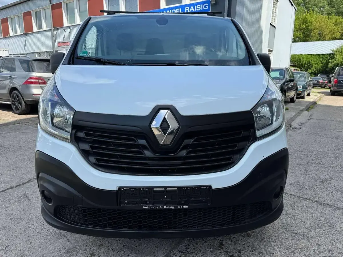 Gebraucht Renault Trafic Komfort 145 PS (106 kW) 2019 Gletscherweiss Van / Kleinbus