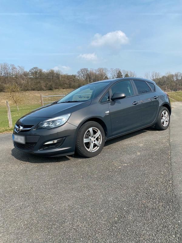 Gebraucht Opel Astra 140 PS (102 kW) 2013 Grau Kleinwagen