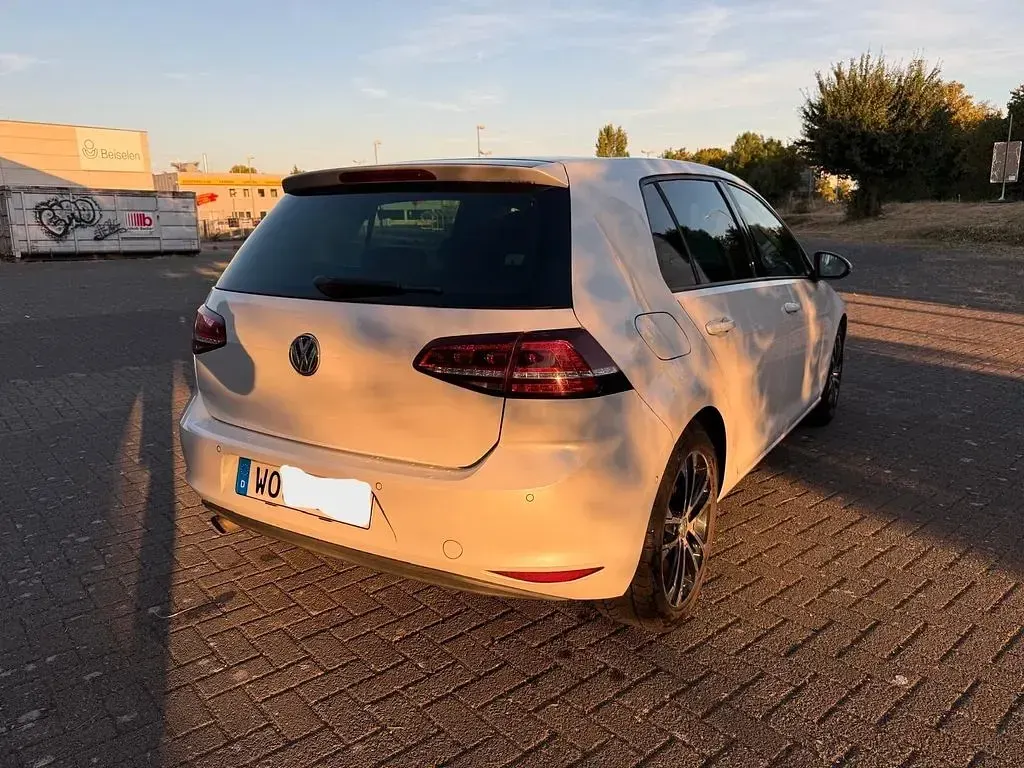Gebraucht VW Golf VII Comfortline 105 PS (77 kW) 2013 Weiß Limousine