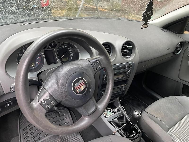 Second-hand Seat Ibiza Reference 60 CP (44 kW) 2007 Negru Hatchback