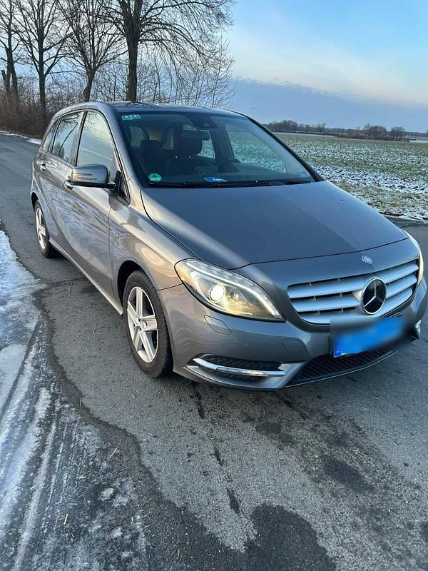 Gebraucht Mercedes B200 136 PS (100 kW) 2011 Grau Van / Kleinbus