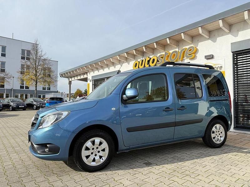 Blau Gebraucht 2015 Mercedes Citan 109 Van / Kleinbus | 10.985 € (Etwas zu teuer) - Bild 1/4