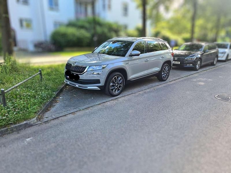 Grau Gebraucht 2018 Skoda Kodiaq SUV | 25.500 € (Fairer Preis) - Bild 1/4