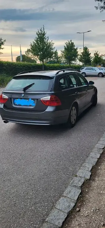 Gebraucht BMW 318 143 PS (105 kW) 2008 Grau Kombi