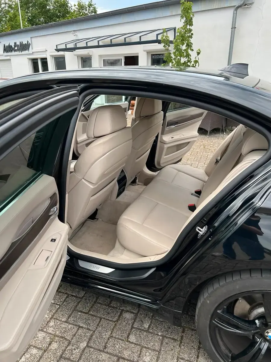 Gebraucht BMW 730 245 PS (180 kW) 2012 Schwarz Limousine