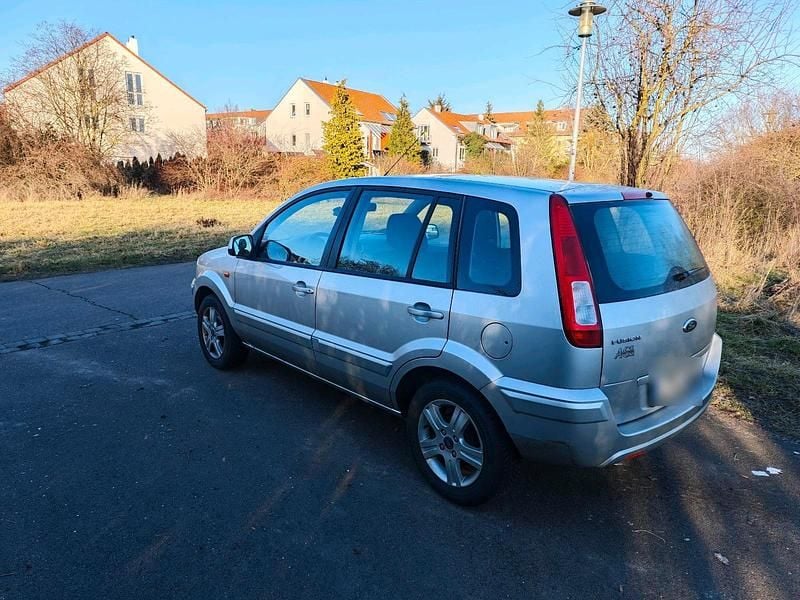 Gebraucht Ford Fusion 80 PS (58 kW) 2011 Silber Kleinwagen
