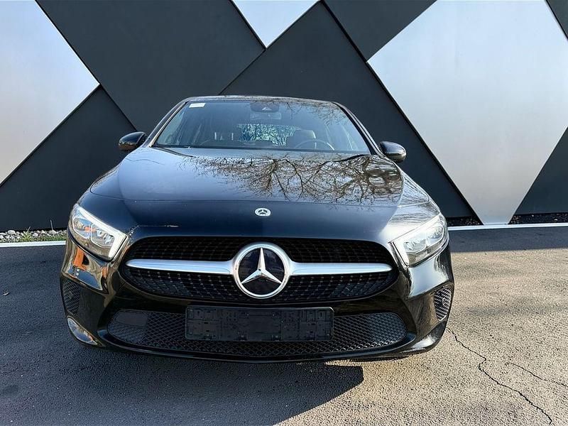 Gebraucht Mercedes A200 163 PS (119 kW) 2022 Schwarz Limousine