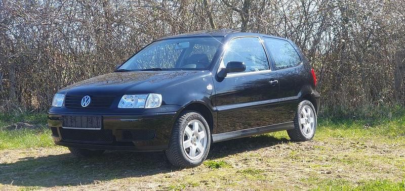 Gebraucht VW Polo 50 PS (36 kW) 2000 Schwarz Limousine