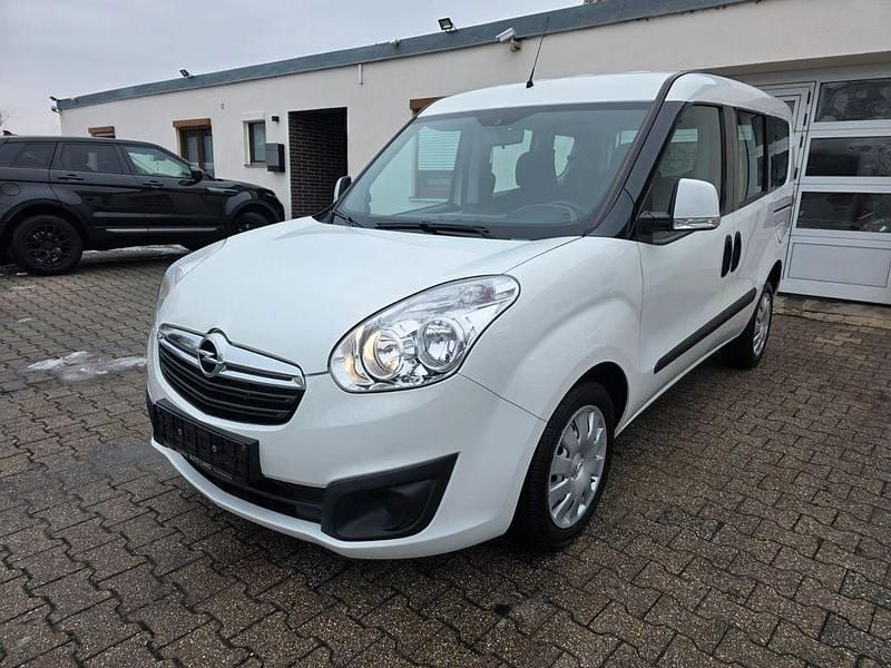 Weiß Gebraucht 2016 Opel Combo Limousine | 7.999 € (Etwas zu teuer) - Bild 1/4