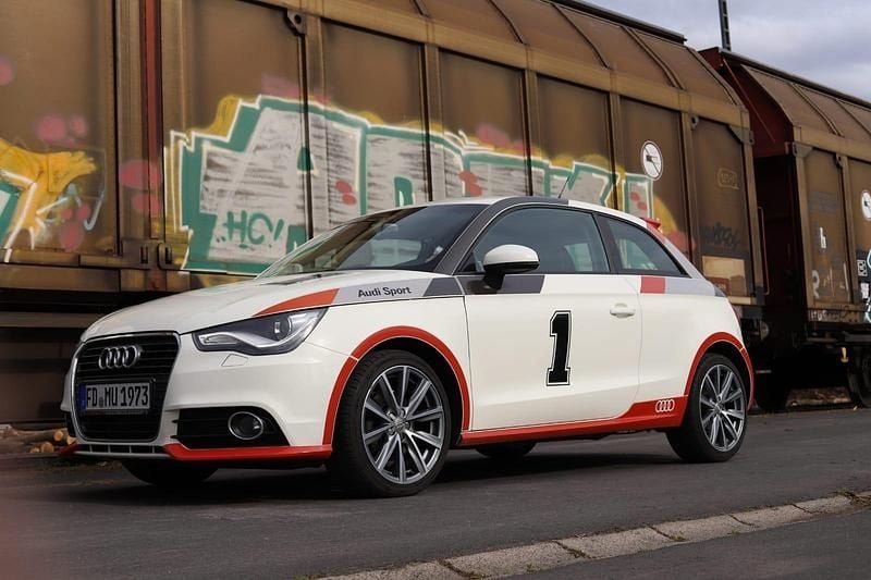 Weiß Gebraucht 2012 Audi A1 Ambition Kleinwagen | 6.890 € (Fairer Preis) - Bild 1/4