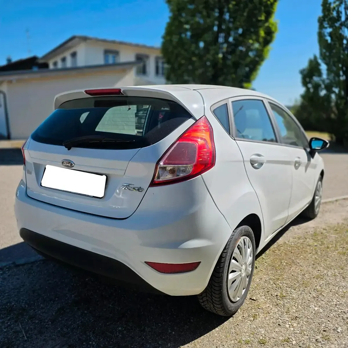 Gebraucht Ford Fiesta 82 PS (60 kW) 2013 Weiß Limousine