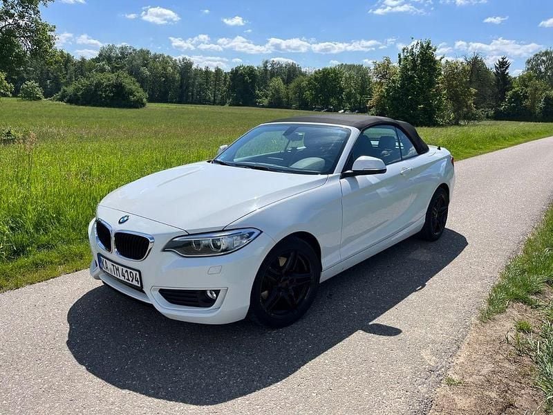 Weiß Gebraucht 2015 BMW 220 Sport Line Cabrio | 13.500 € (Superpreis) - Bild 1/4