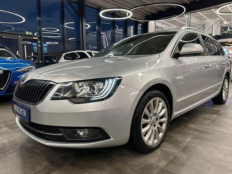 Gebraucht Skoda Superb Exclusive 140 PS (102 kW) 2014 Silber Kombi