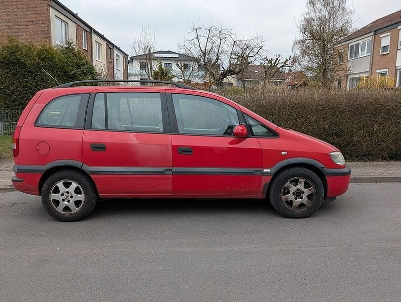 Gebraucht Opel Zafira Elegance 125 PS (91 kW) 2002 Rot Van / Kleinbus