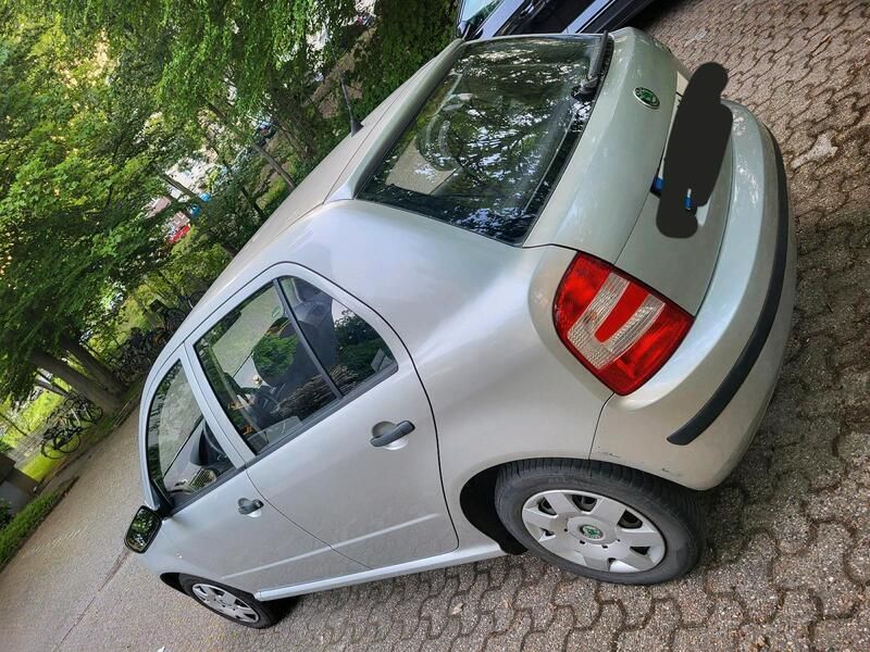 Silber Gebraucht 2005 Skoda Fabia Limousine | 800 € - Bild 1/4