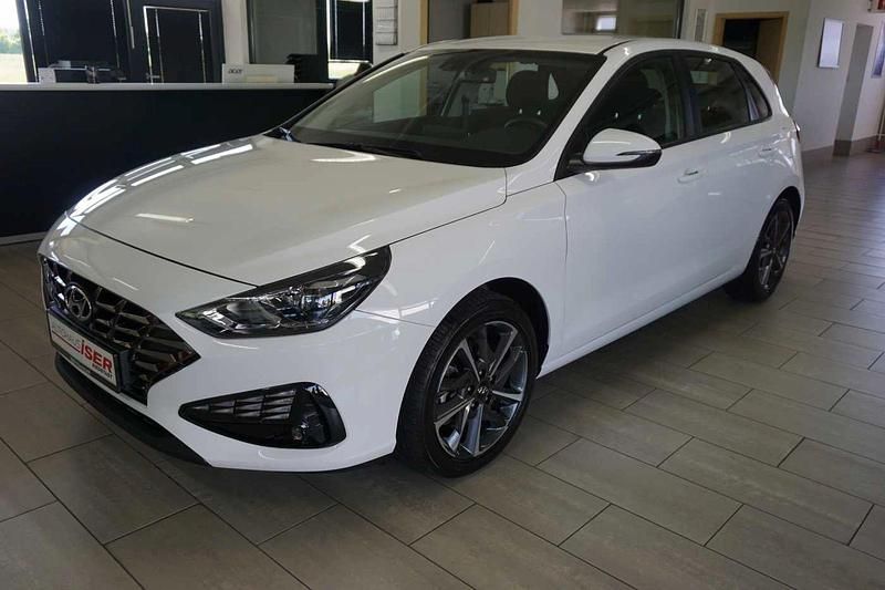 Gebraucht Hyundai i30 Pure 110 PS (80 kW) 2024 Weiss Limousine