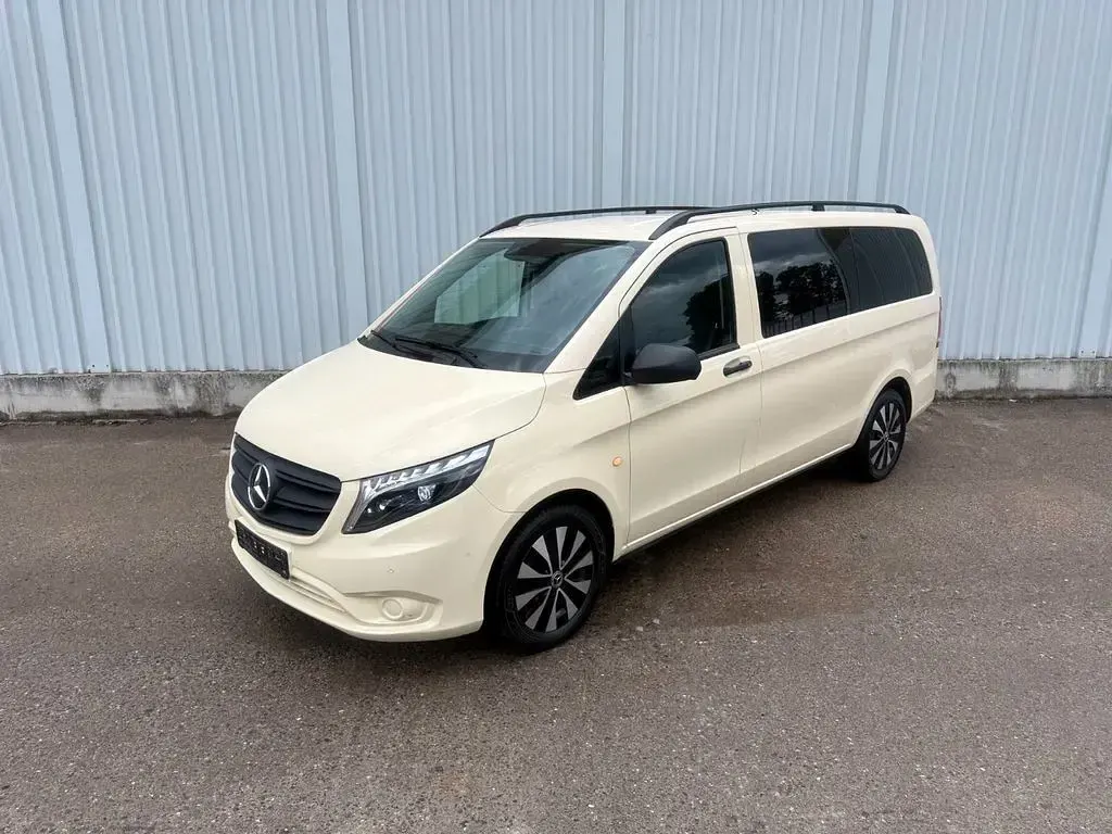 Gebraucht Mercedes Vito 190 PS (139 kW) 2023 Hellelfenbein Van