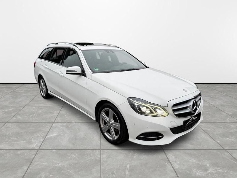 Weiß Gebraucht 2013 Mercedes E200 Kombi | 10.999 € (Guter Preis) - Bild 1/3