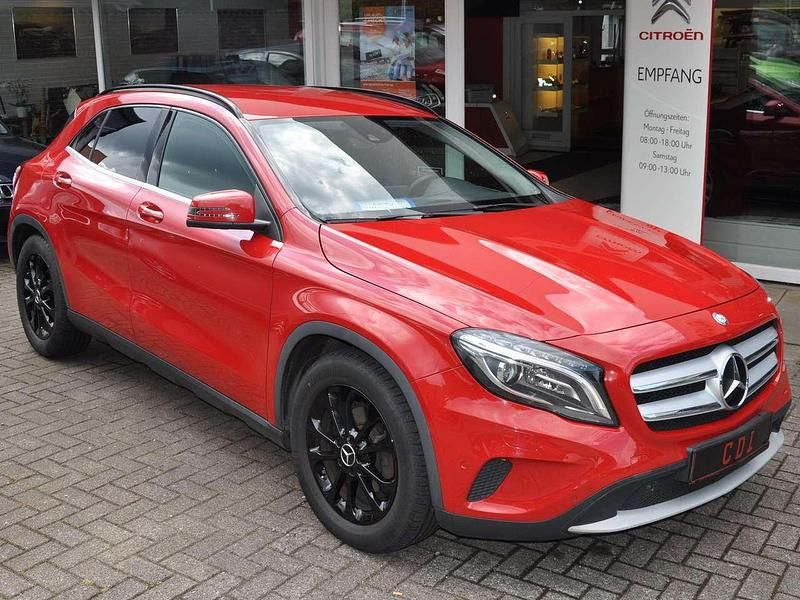 Gebraucht Mercedes GLA200 136 PS (100 kW) 2014 Rot SUV