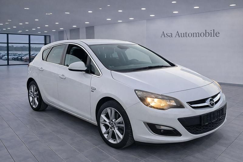 Gebraucht Opel Astra Energy 116 PS (85 kW) 2014 Weiß Limousine
