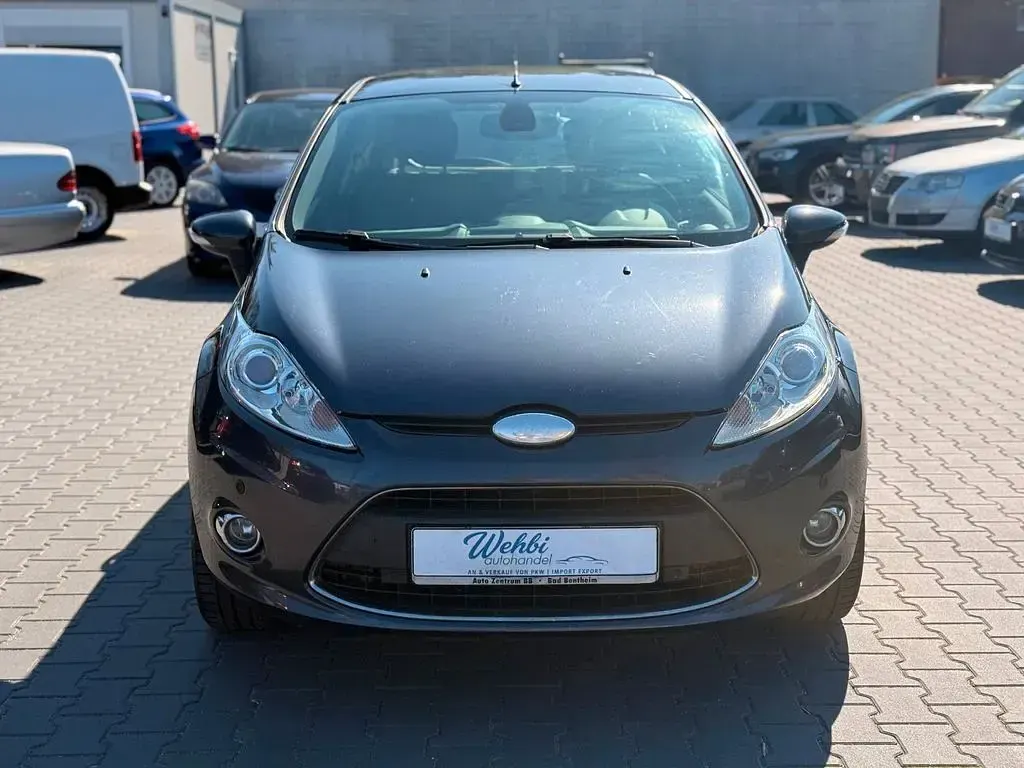 Używany Ford Fiesta Titanium 82 KM (60 kW) 2009 Szary Hatchback
