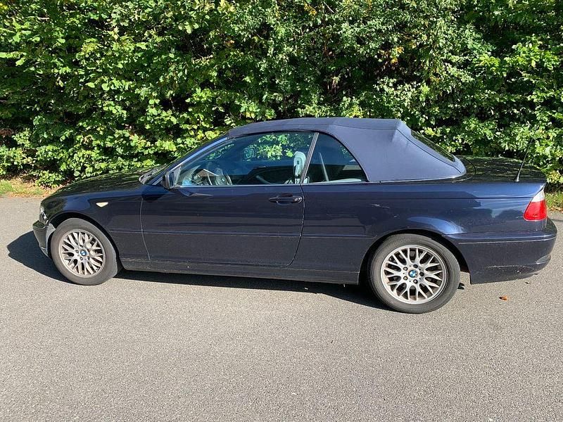 Blau Gebraucht 2006 BMW 320 Cabriolet Sport Line Cabrio | 11.950 € (Fairer Preis) - Bild 1/4