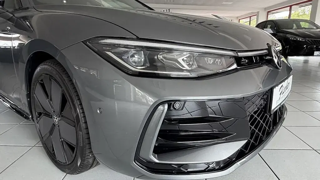 Neu VW Passat R-line 150 PS (110 kW) 2025 Grau Kombi
