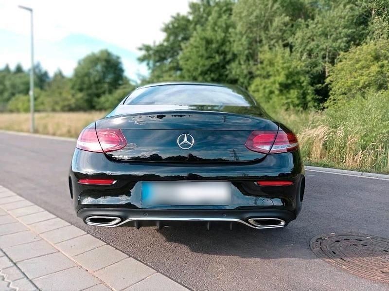 Gebraucht Mercedes C180 156 PS (114 kW) 2018 Schwarz Coupé