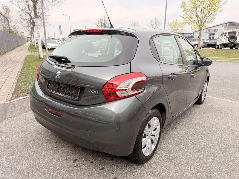 Gebraucht Peugeot 208 Active 82 PS (60 kW) 2015 Gris shark Kleinwagen