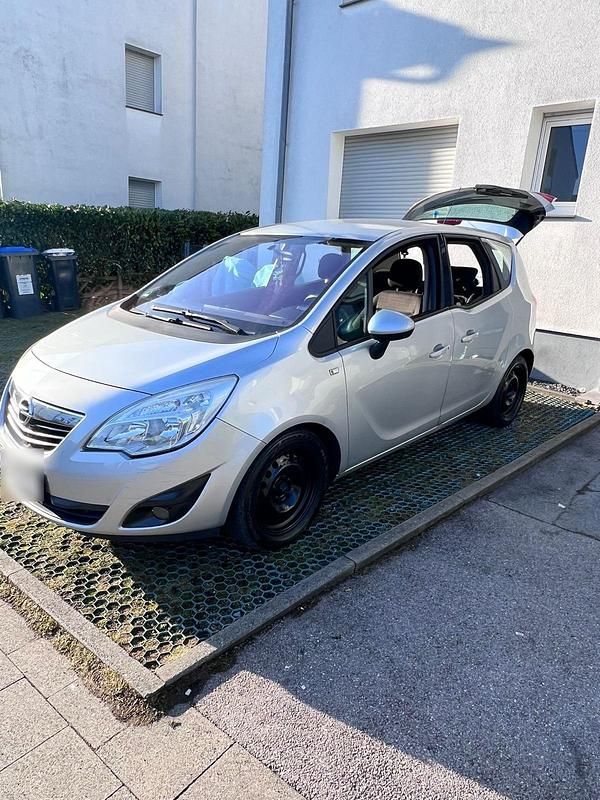 Gebraucht Opel Meriva 131 PS (96 kW) 2012 Grau Van / Kleinbus