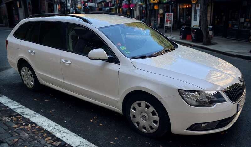 Weiß Gebraucht 2014 Skoda Superb Active Kombi | 8.199 € (Guter Preis) - Bild 1/4