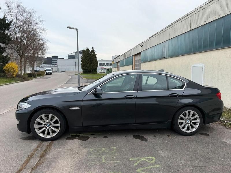Second-hand BMW 525 204 CP (150 kW) 2013 Albastru Berlinǎ
