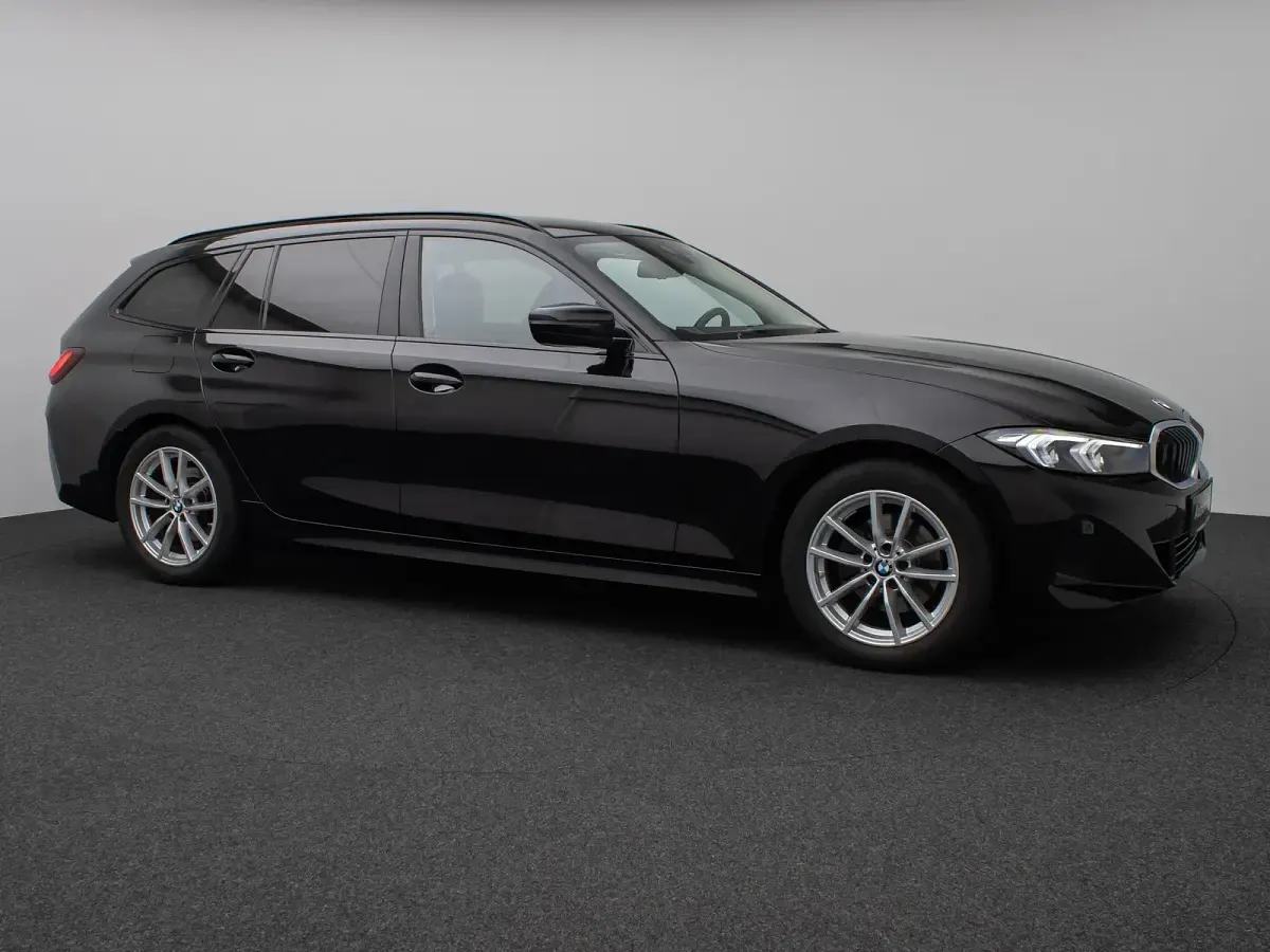 Gebraucht BMW 320 Sport Line 184 PS (135 kW) 2023 Schwarz 2668schwarz Limousine