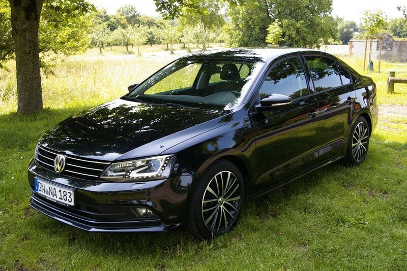 Schwarz Gebraucht 2015 VW Jetta Limousine | 10.990 € (Fairer Preis) - Bild 1/4
