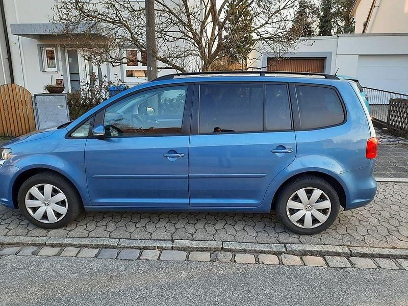 Gebraucht VW Touran Comfortline 105 PS (77 kW) 2011 Blau Van / Kleinbus