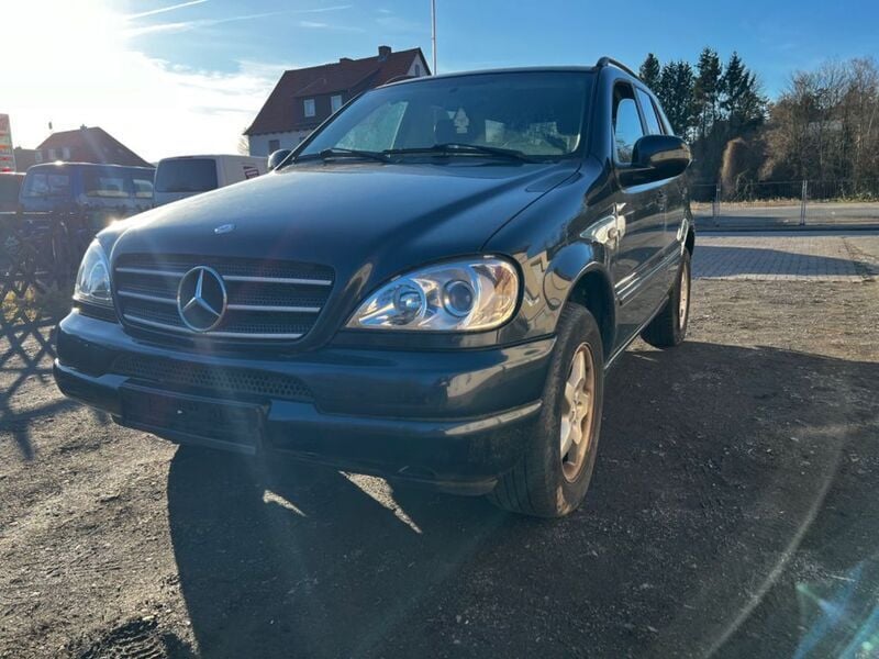 Gebraucht Mercedes ML320 218 PS (160 kW) 2000 Schwarz SUV