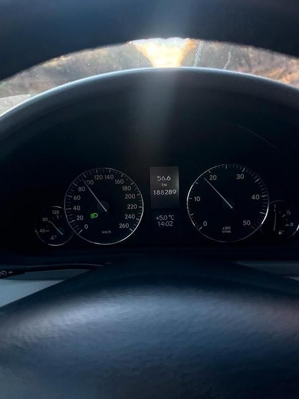 Silber Gebraucht 2004 Mercedes C220 Limousine | 4.000 € (Fairer Preis) - Bild 1/4