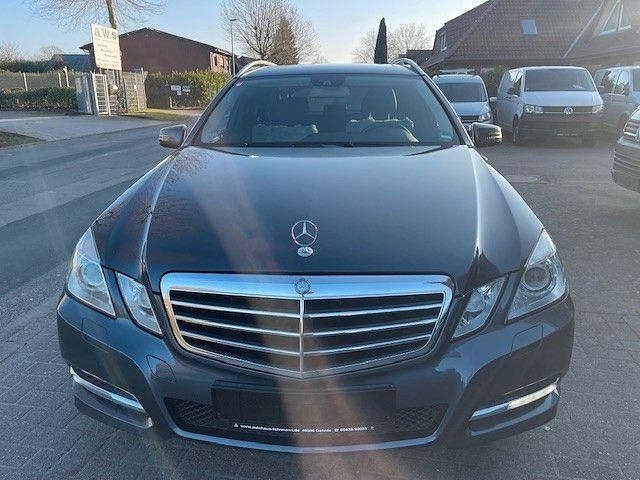 Gebraucht Mercedes E250 204 PS (150 kW) 2011 Grau Kombi