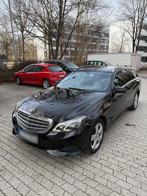 Gebraucht Mercedes E220 170 PS (125 kW) 2013 Schwarz Kombi
