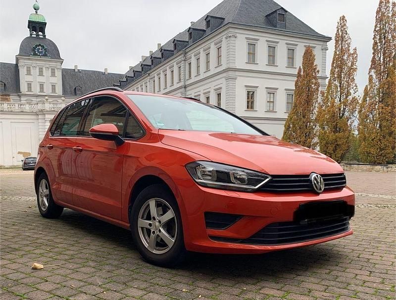 Orange Gebraucht 2015 VW Golf Sportsvan Trendline Van / Kleinbus | 9.499 € (Superpreis) - Bild 1/4