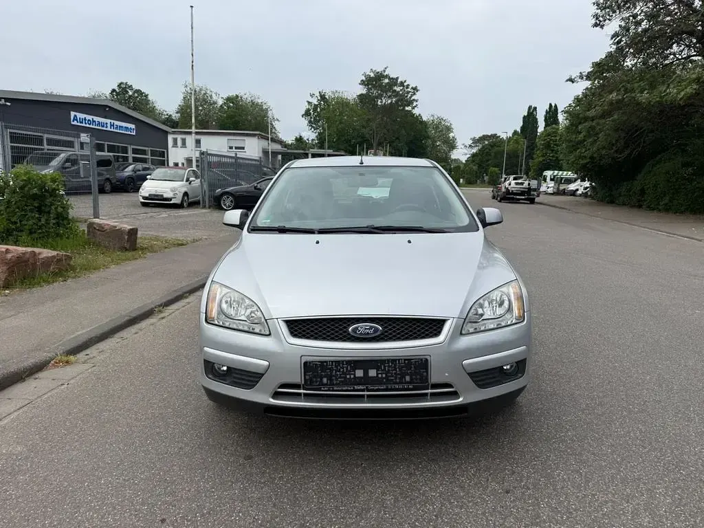 Gebraucht Ford Focus Style 109 PS (80 kW) 2007 Silber Limousine