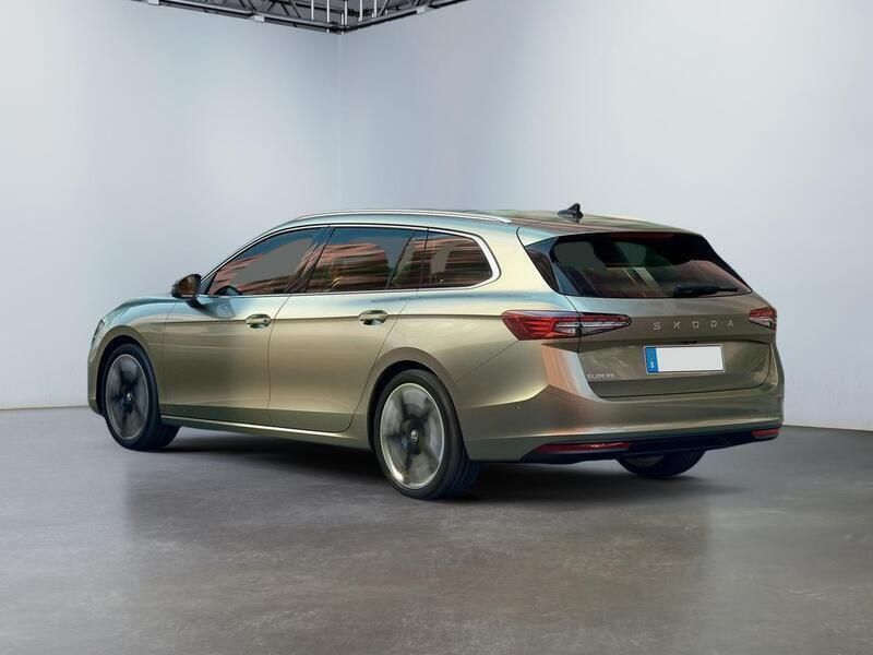 Gebraucht Skoda Superb Selection 150 PS (110 kW) 2023 Waehlbar Kombi